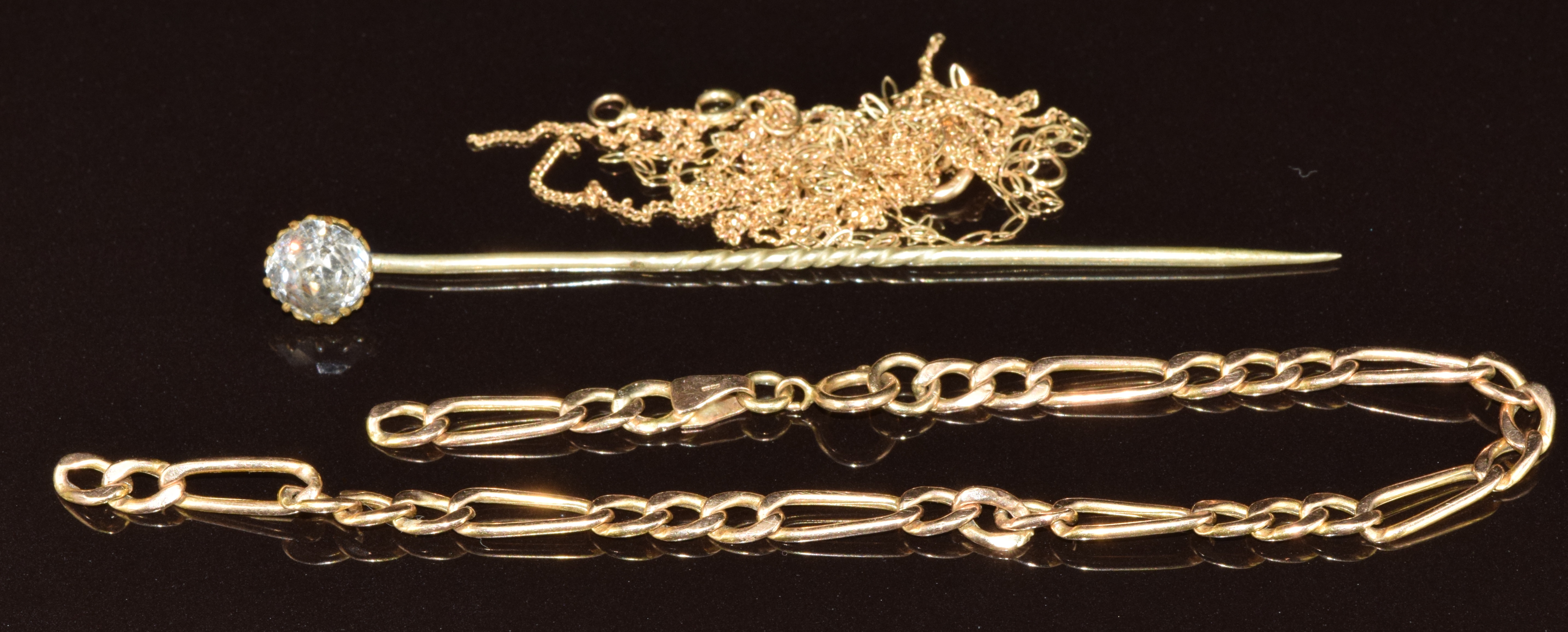 Damaged sections of 9ct gold chain (3.6g) and a paste set stick pin