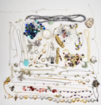 A collection of jewellery including pearl necklace, rings, amethyst, peridot, pearl and citrine