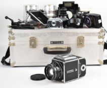 Hasselblad 500 C/M medium format camera outfit, serial number UI 160384, circa 1971, with Carl Zeiss