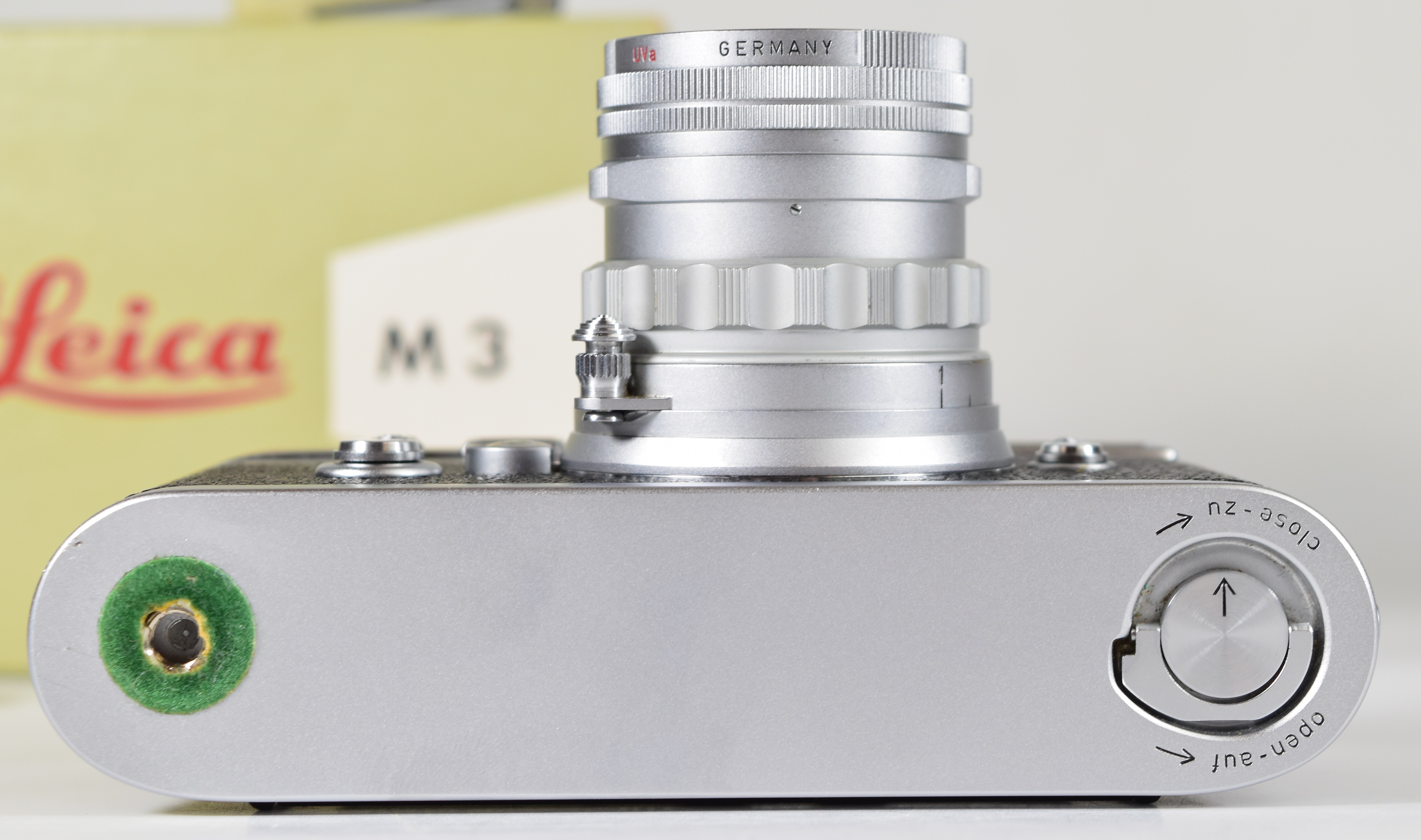 Leica M3 double stroke 35mm rangefinder camera with chrome body, serial number 895037, circa 1957, - Image 11 of 15