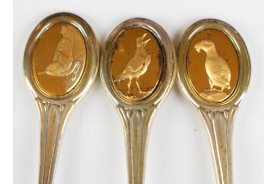 Cased set of 12 RSPB hallmarked silver and silver gilt spoons, London 1975, maker John Pinches ( - Image 4 of 10