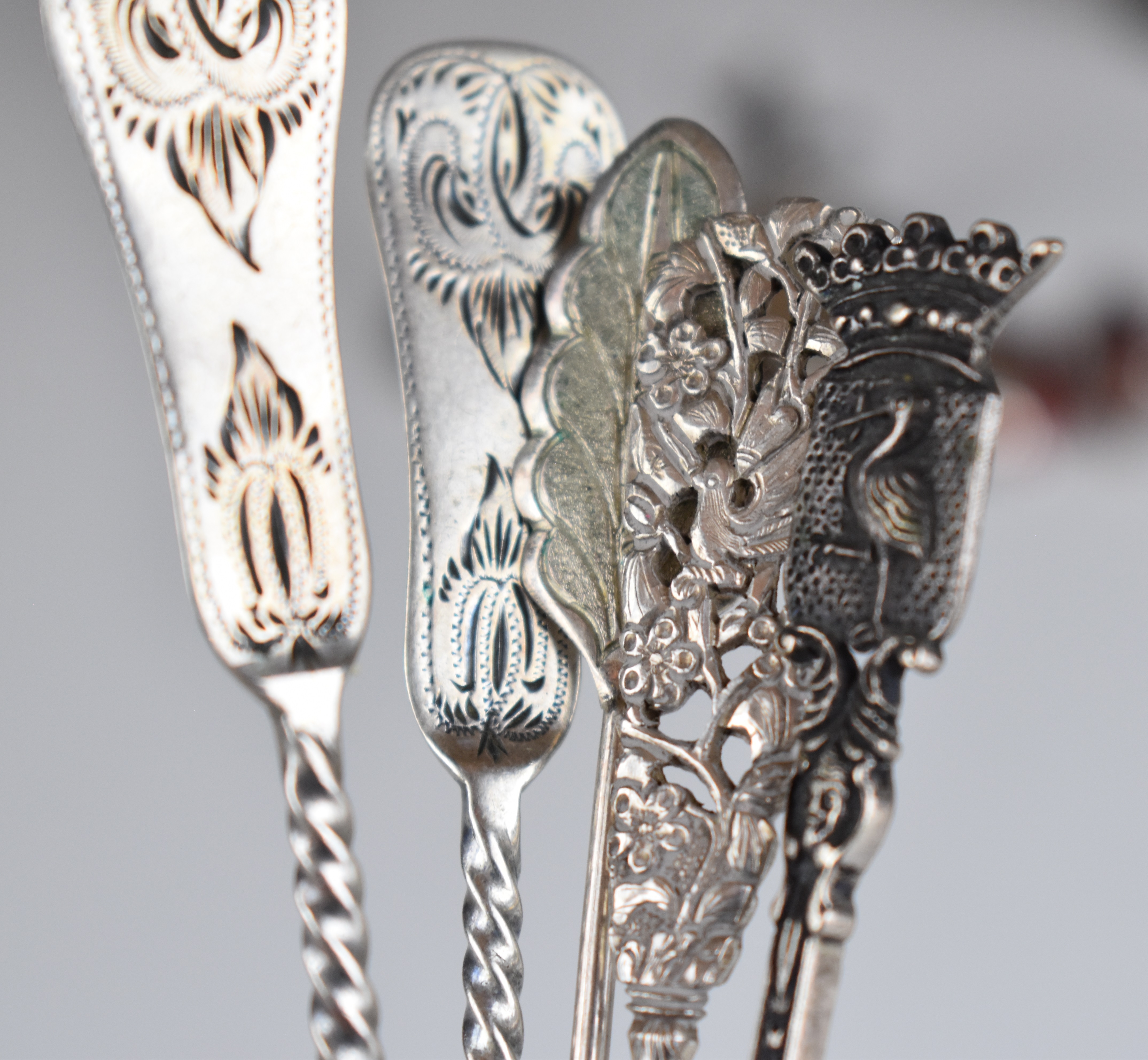 Overseas silver to include French silver handled fish servers, Chinese enamel napkin ring, Singapore - Image 8 of 11