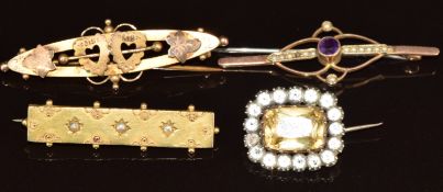 Victorian brooch set with foiled paste (5.2g, 2cm) and three 9ct gold brooches including one set