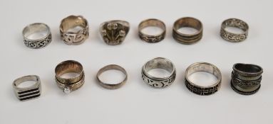 Twelve silver rings including Celtic designs, 82g
