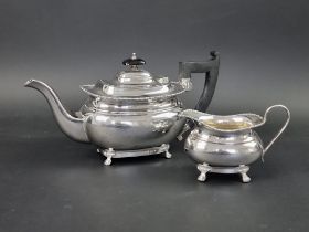 A silver teapot and matching milk jug, by Viner's Ltd, Sheffield 1932, teapot 16.5cm, gross weight