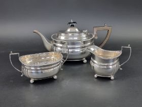 A silver three piece tea set, by C S Harris & Sons Ltd, London 1914, gross weight 901g.