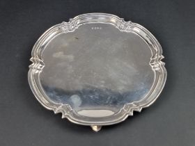 A silver salver, by Cooper Brothers & Sons Ltd, Sheffield 1972, 25.5cm diameter, 463g.