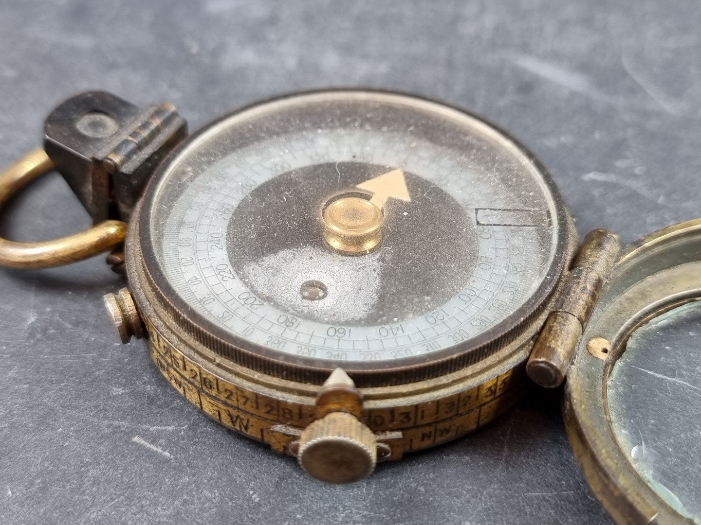 A WWI British Verners Pattern VII officer's military compass, by E Koehn Geneva, dated 1915 with - Image 3 of 5