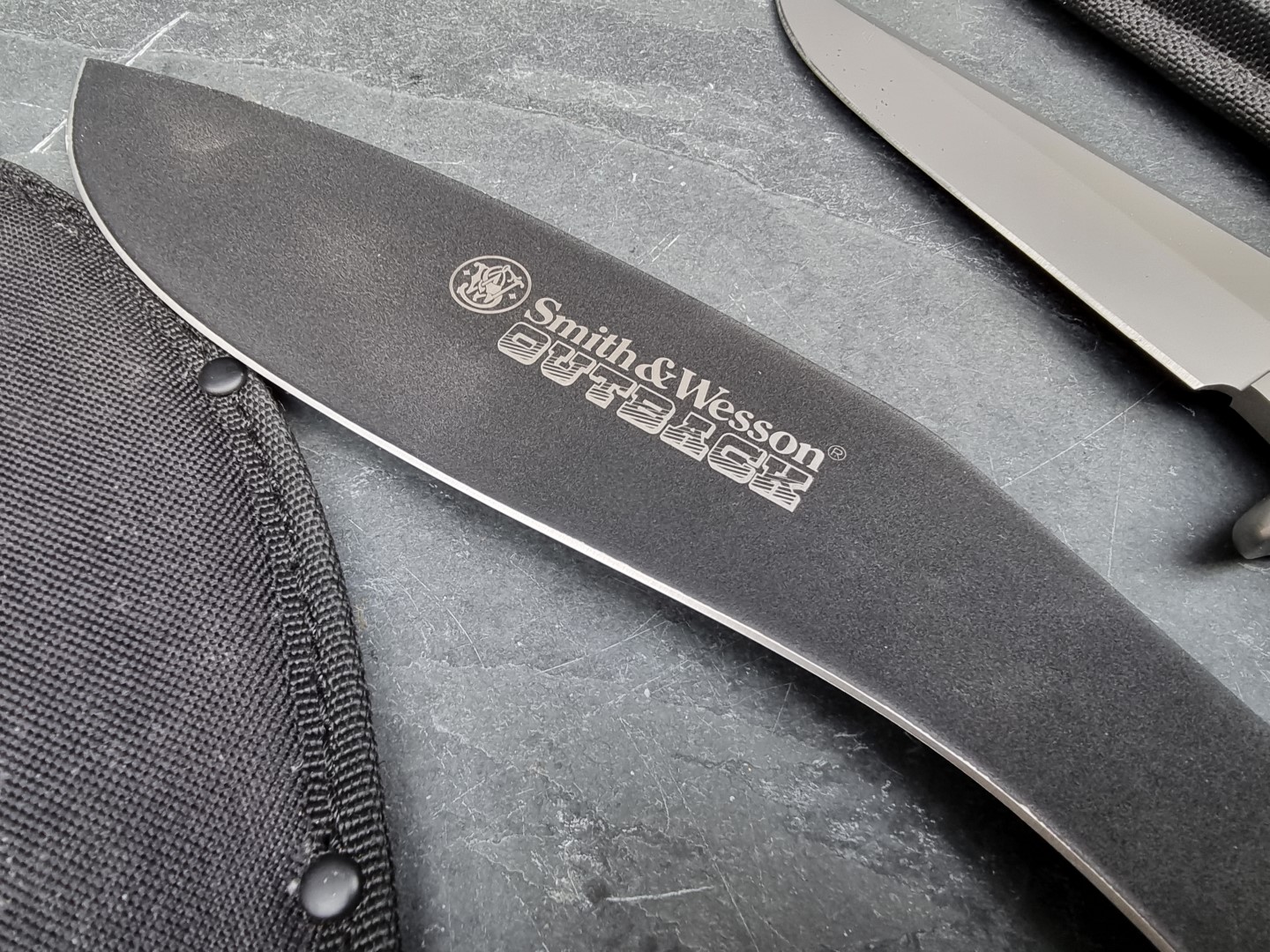 A Buck '650' knife and sheath, having 16cm blade; together with a Gerber knife and sheath, having - Image 4 of 4