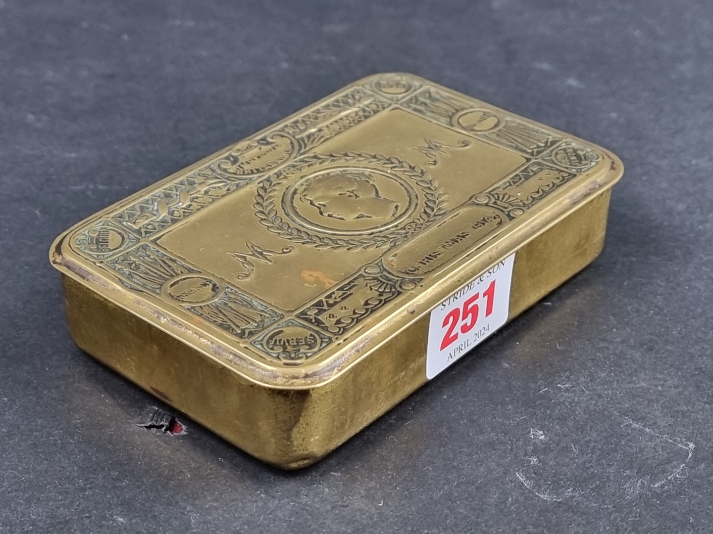 A WWI Christmas 1914 brass tin. - Image 2 of 3