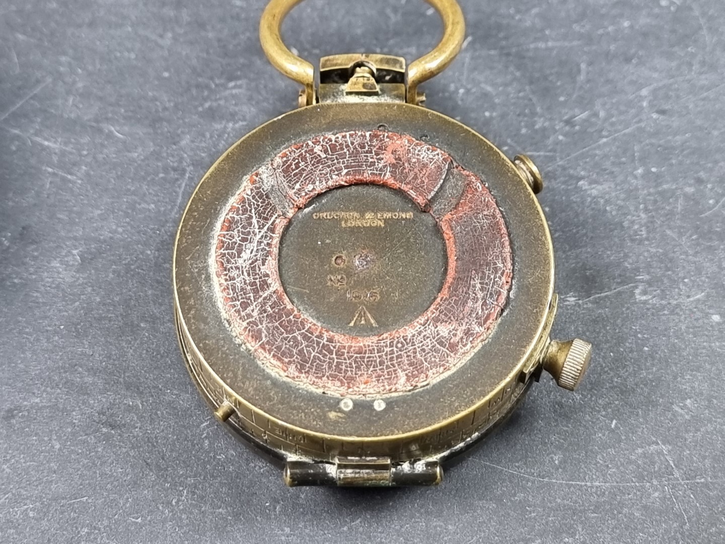 A WWI British Verners Pattern VII officer's military compass, by Cruchon and Emons, dated 1916 - Image 3 of 3