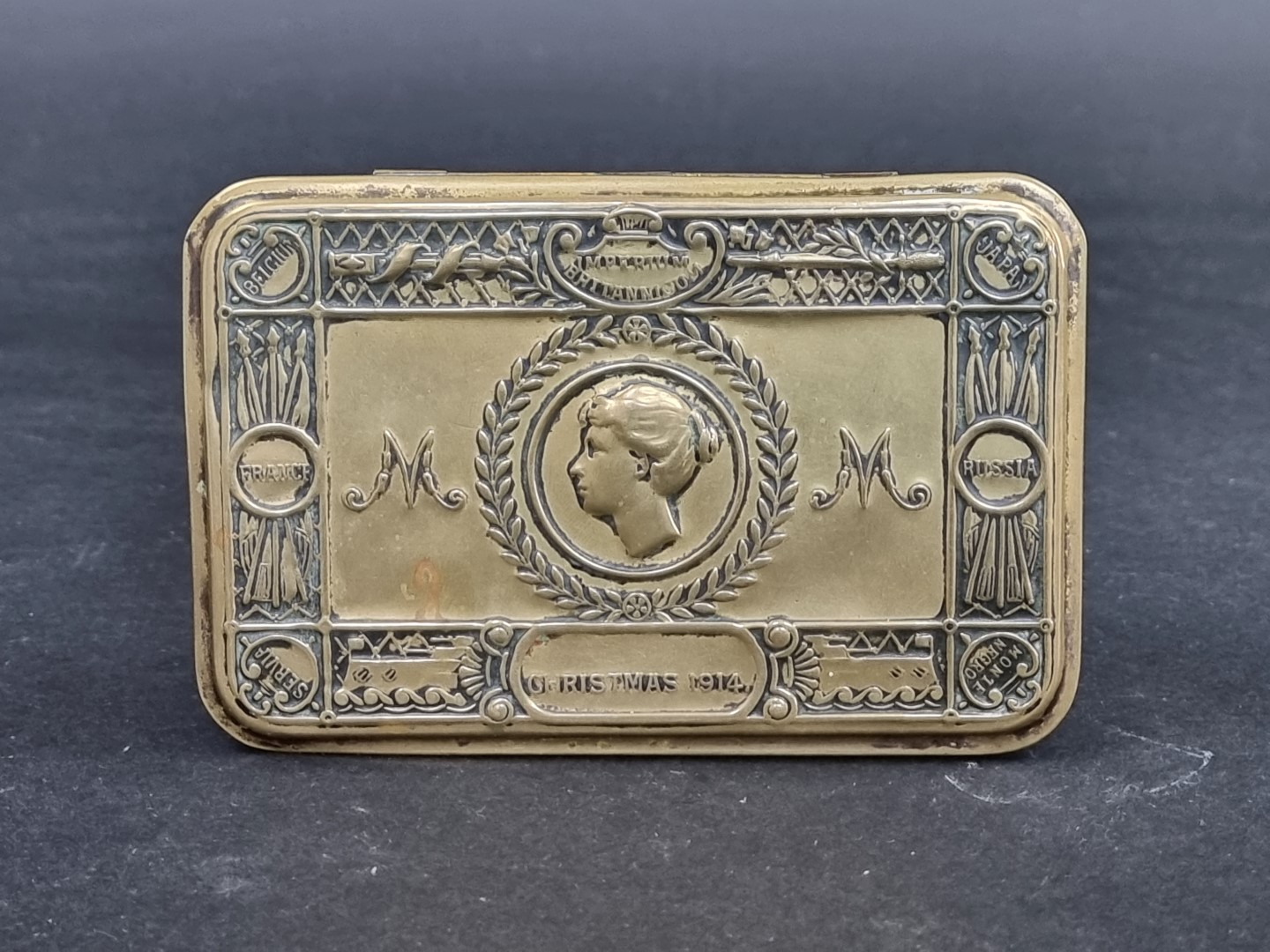 A WWI Christmas 1914 brass tin.