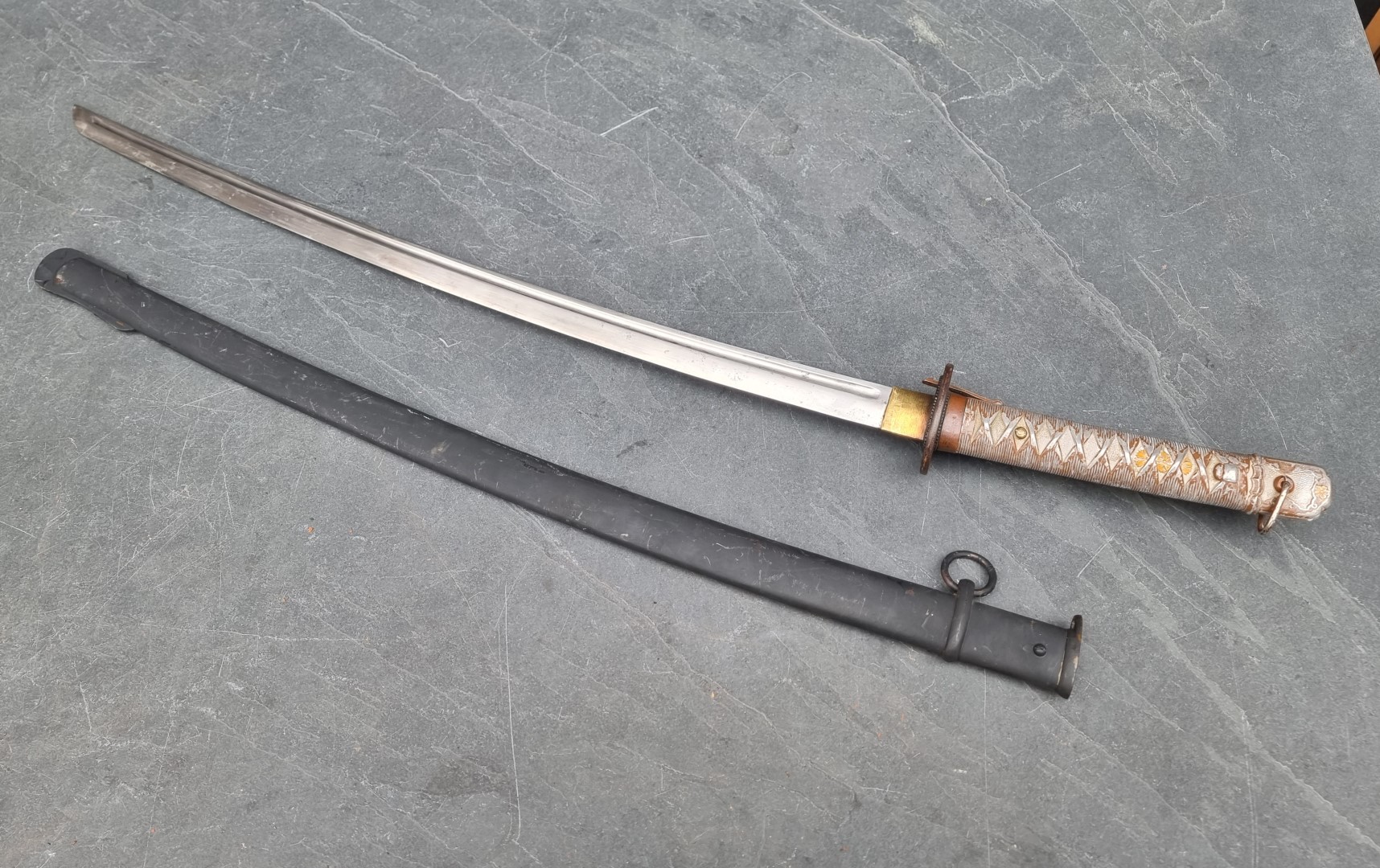 A Japanese WWII Type 95 NCO's shin gunto sword and saya, having 91cm fullered blade No.120169.