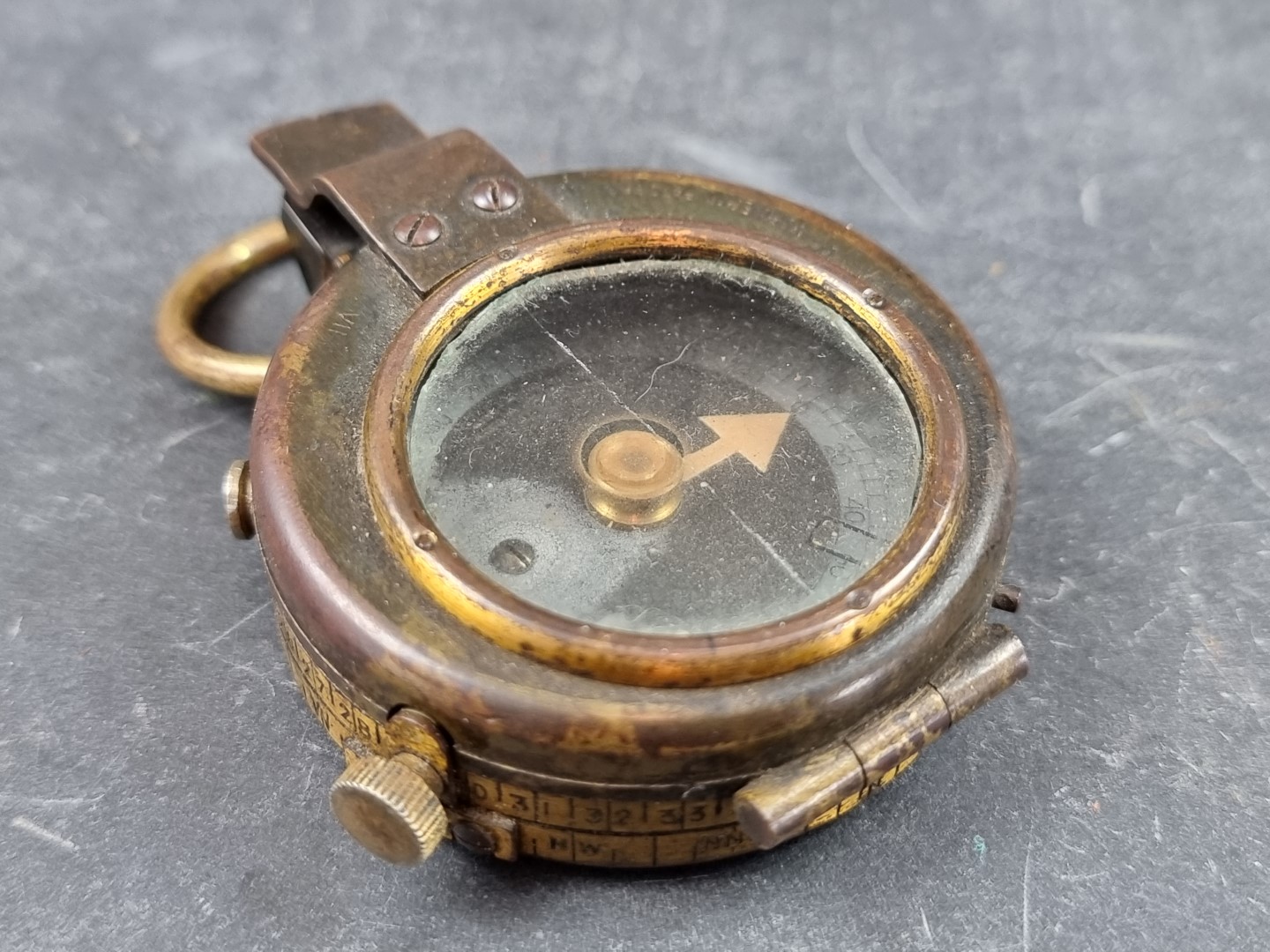 A WWI British Verners Pattern VII officer's military compass, by E Koehn Geneva, dated 1915 with - Image 4 of 5