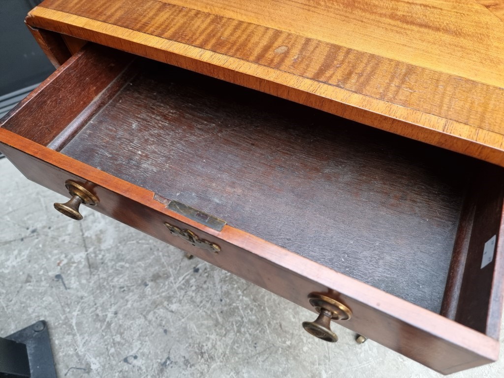 A George III satinwood and inlaid Pembroke table, 96cm wide. - Image 3 of 9