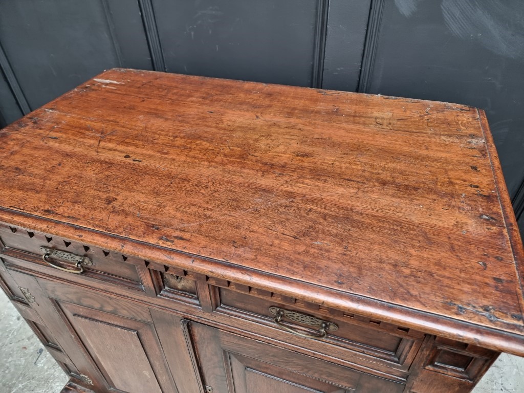 An antique oak panelled side cabinet, 102.5cm wide. - Image 3 of 7