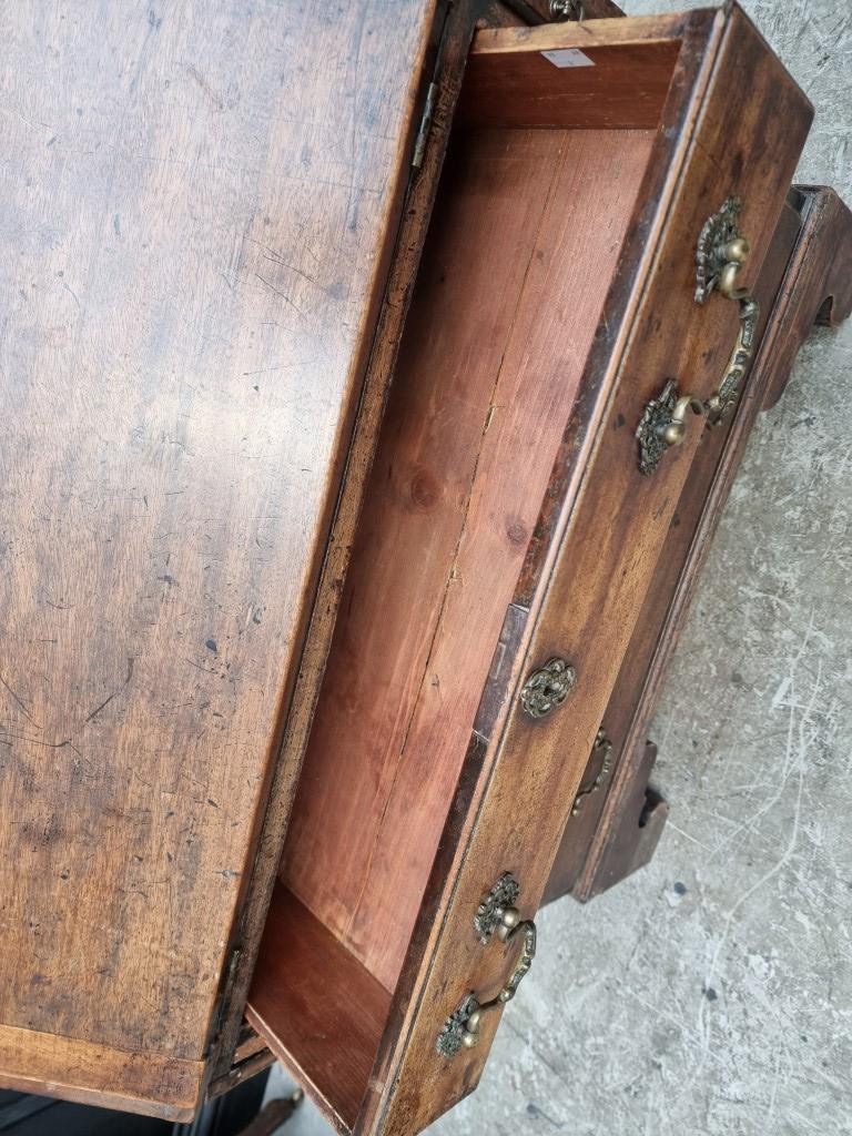 A small George III mahogany bureau, 76cm wide. - Image 4 of 6