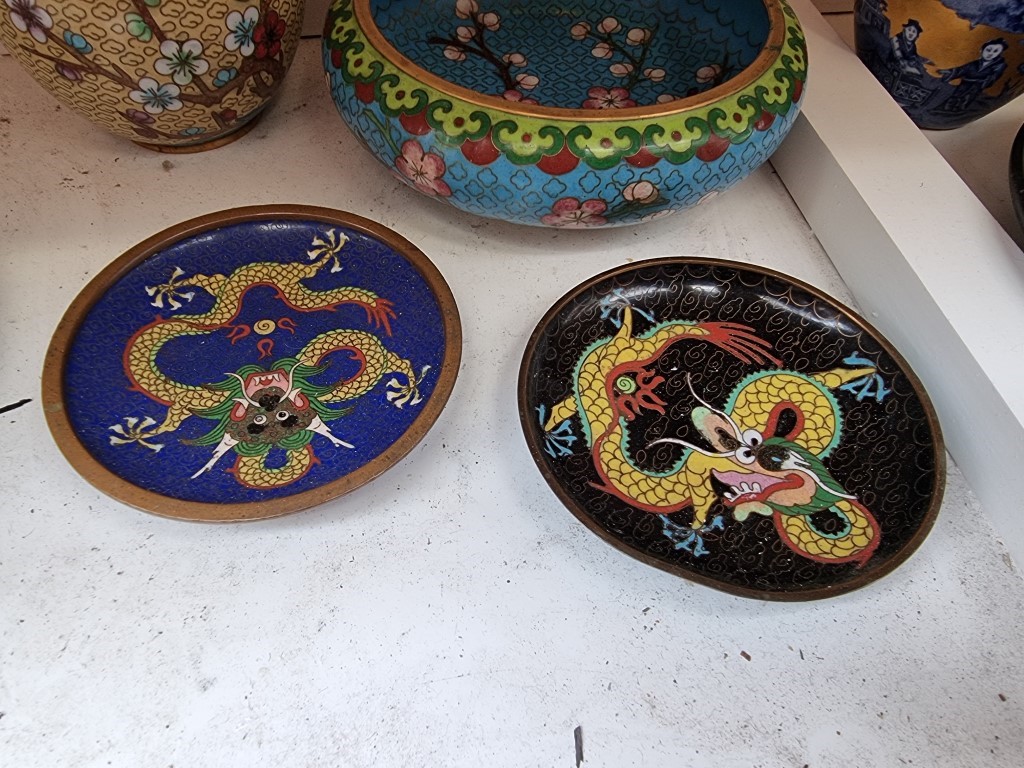 A collection of Chinese cloisonné enamel, largest 23cm diameter. (10) - Image 3 of 8