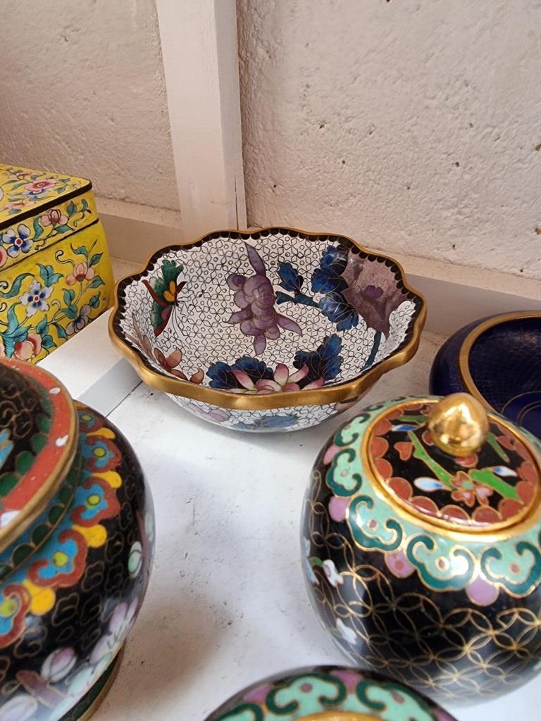 A collection of Chinese cloisonné enamel, largest 23cm diameter. (10) - Image 8 of 8