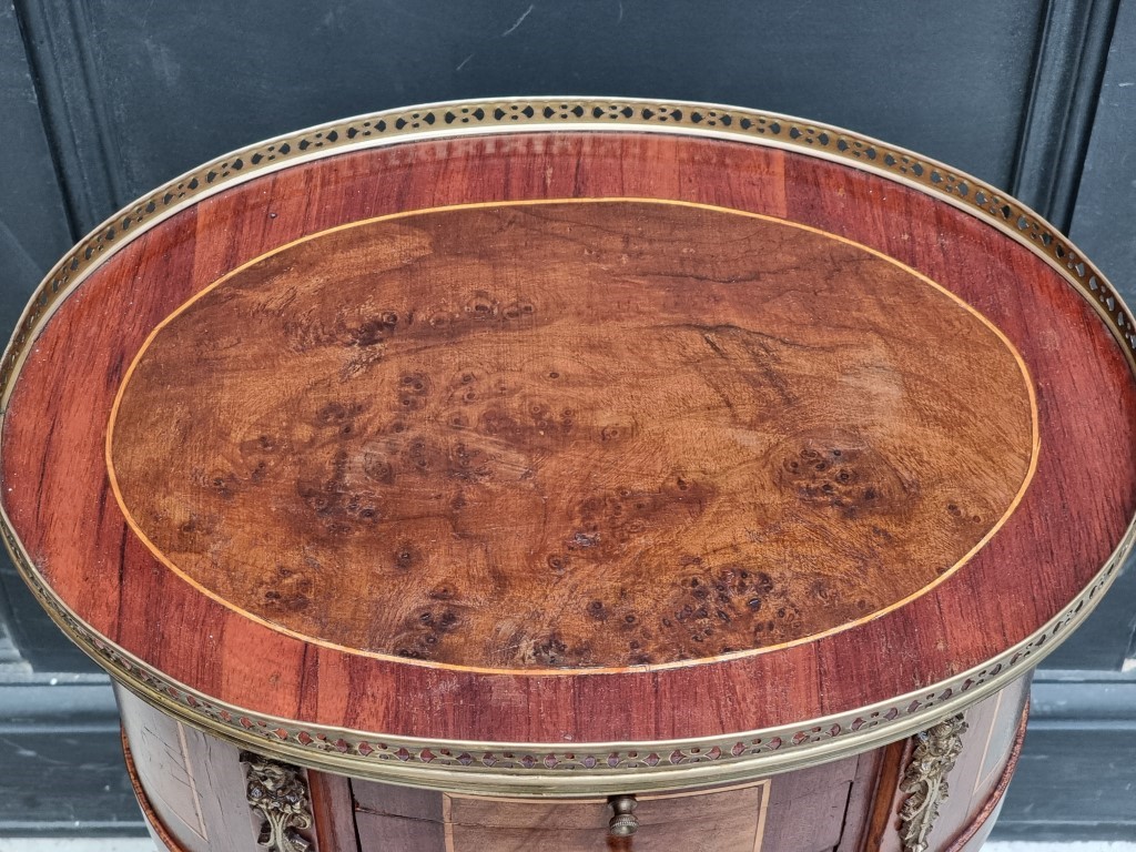 A Louis XVI style mahogany and walnut gueridon, 43.5cm wide. - Image 3 of 4