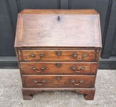 A small George III mahogany bureau, 76cm wide.