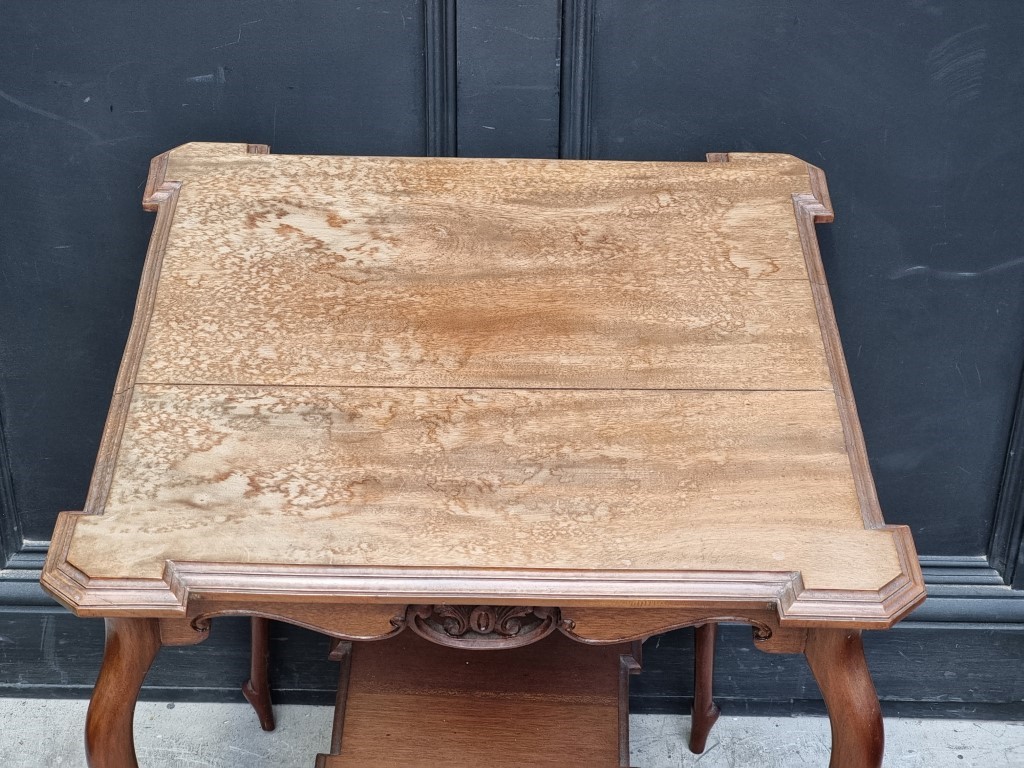 A late Victorian mahogany centre table, with platform undertier, 60cm wide. - Image 2 of 7