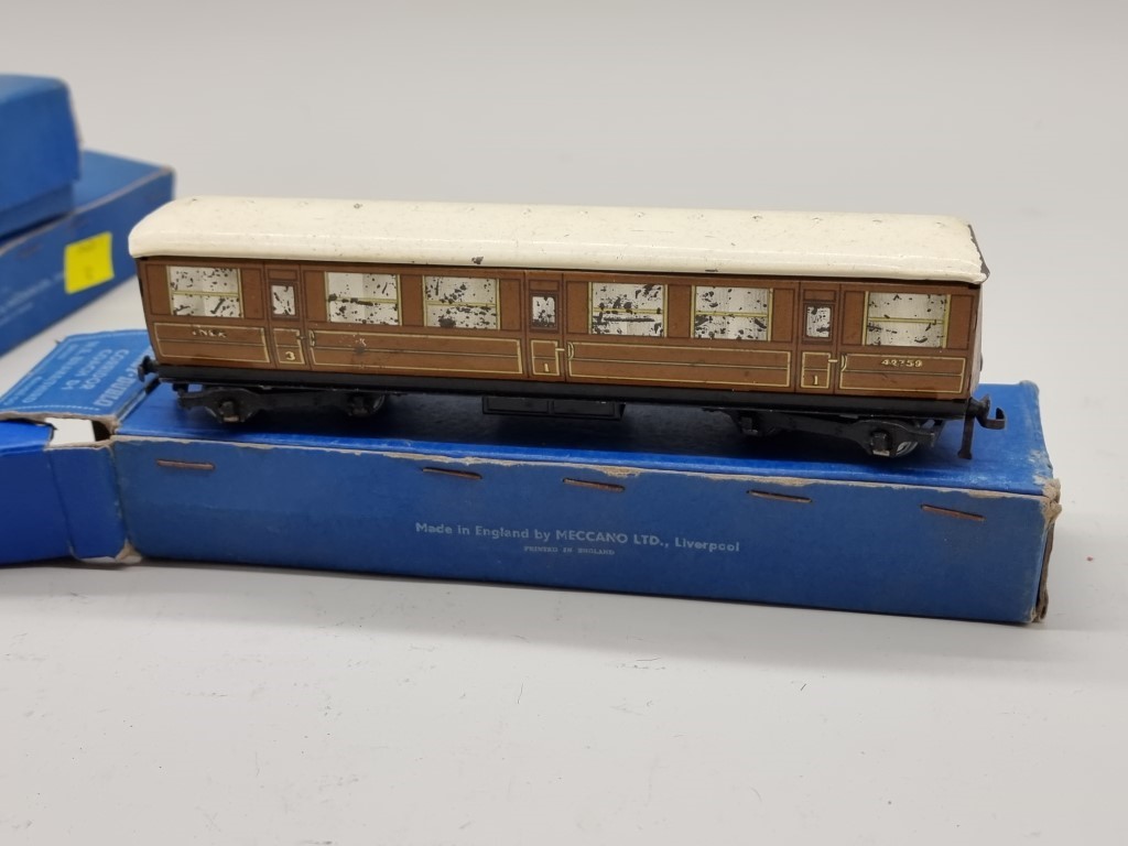 Hornby: OO Gauge: two vintage boxed locomotives, comprising: EDL7 LMS No.6917 and EDL1 'Sir Nigel - Image 4 of 4