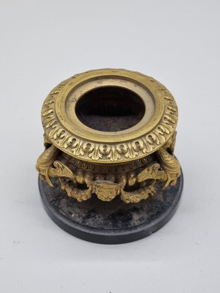 A Renaissance revival gilt bronze inkwell and cover, on slate base, 14cm high. - Image 3 of 3