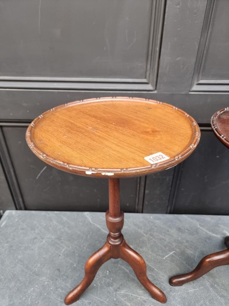 Two similar small mahogany reproduction tripod tables, largest 51.5cm high. - Image 2 of 4