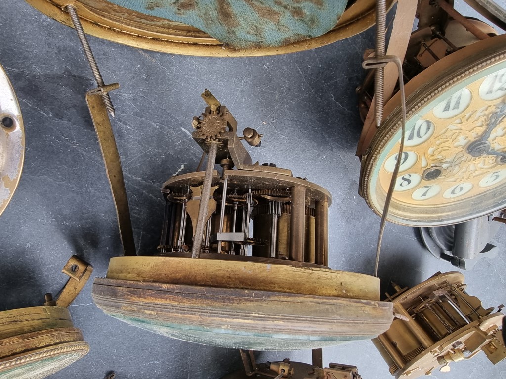 A mixed group of clocks and timepiece dials and movements, to include a Smiths car clock. - Image 9 of 10