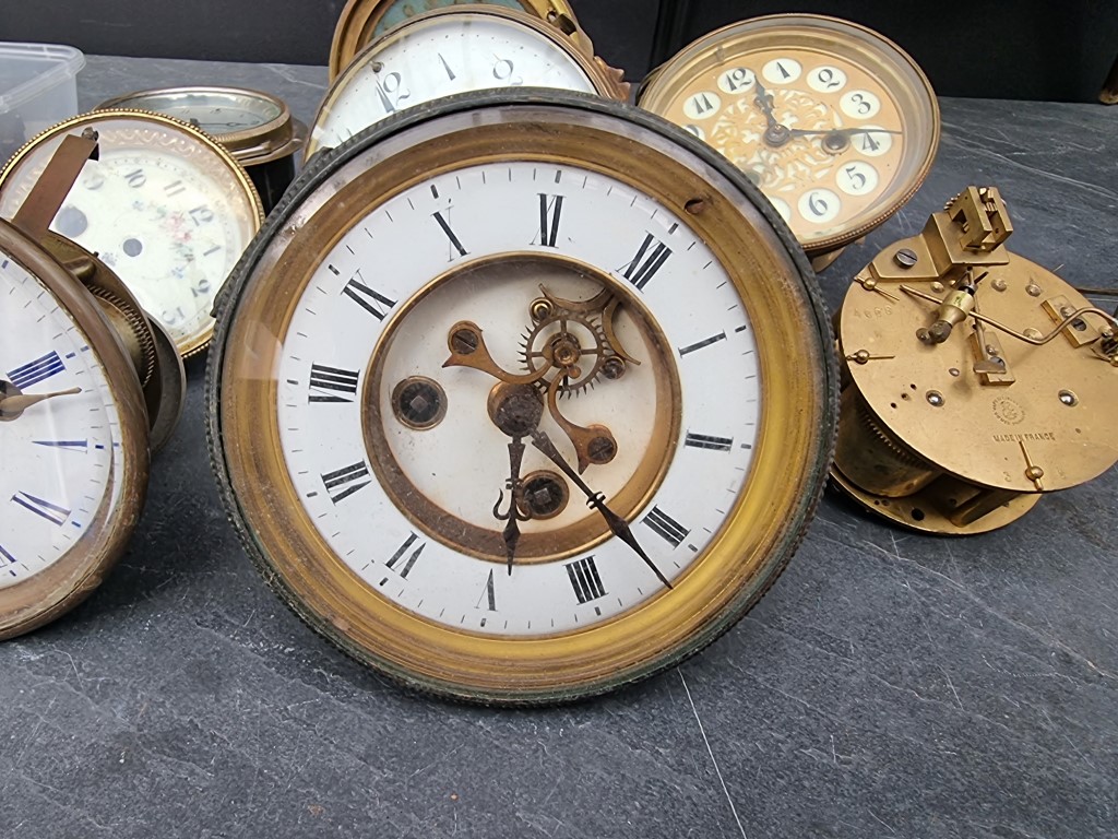 A mixed group of clocks and timepiece dials and movements, to include a Smiths car clock. - Image 6 of 10