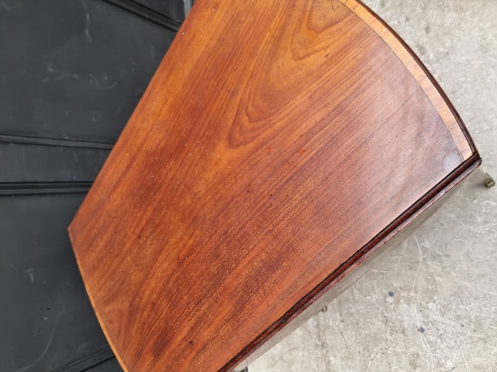 A George III mahogany and inlaid bowfront Pembroke table, 98cm when open. - Image 3 of 6