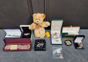 A mixed lot, to include a small Steiff 'Molly' teddy bear, 22cm long; pens; silver jewellery, etc.