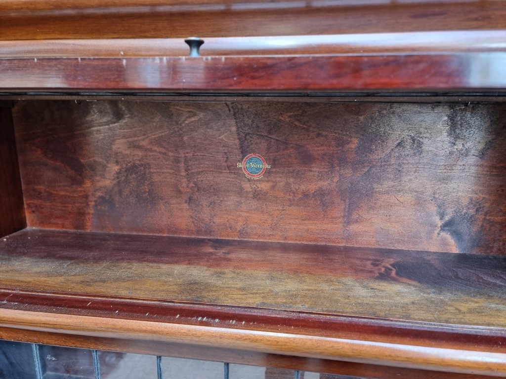 An early 20th century Globe Wernicke mahogany four tier sectional bookcase, with leaded glass - Image 2 of 7