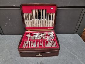 A canteen of electroplated King's pattern cutlery.