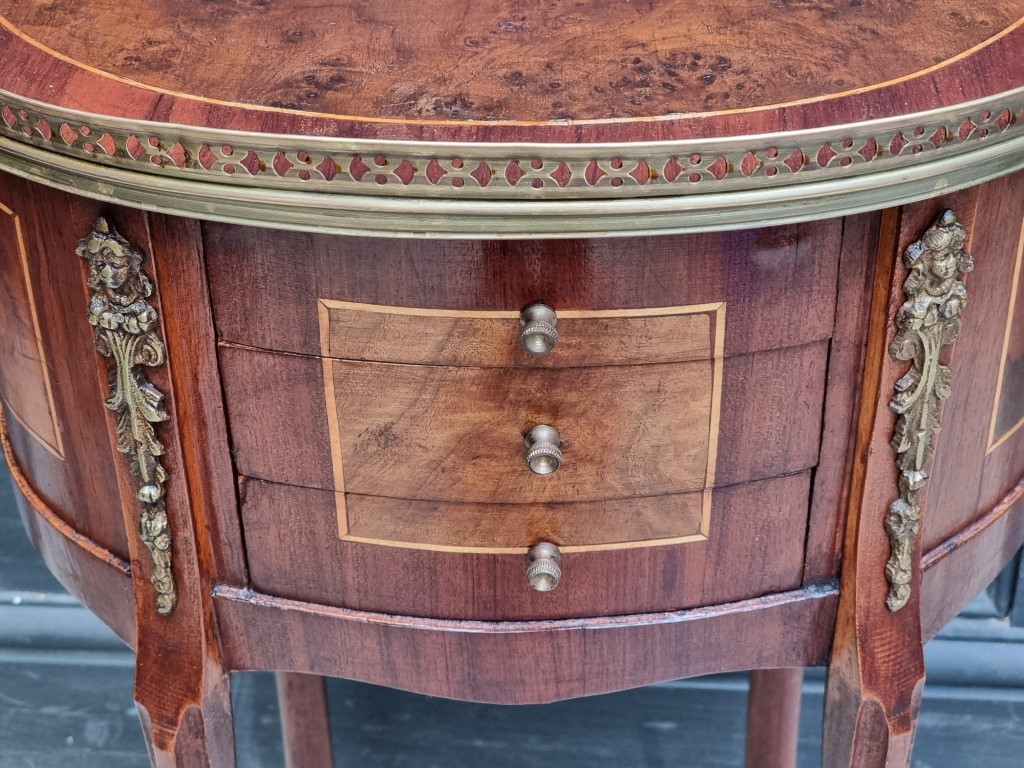 A Louis XVI style mahogany and walnut gueridon, 43.5cm wide. - Image 2 of 4