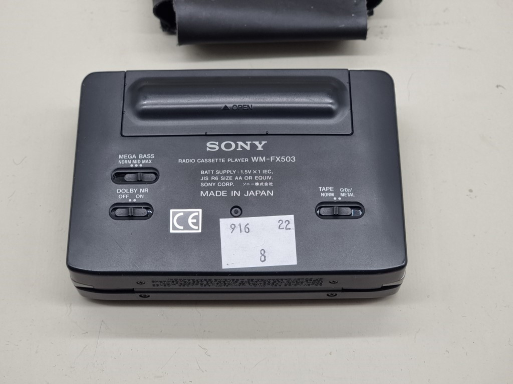 A Sony Walkman WM-FX503, (black), with original sleeve. - Bild 2 aus 2
