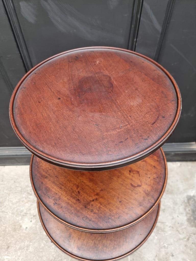 A George III mahogany dumb waiter. - Image 2 of 4