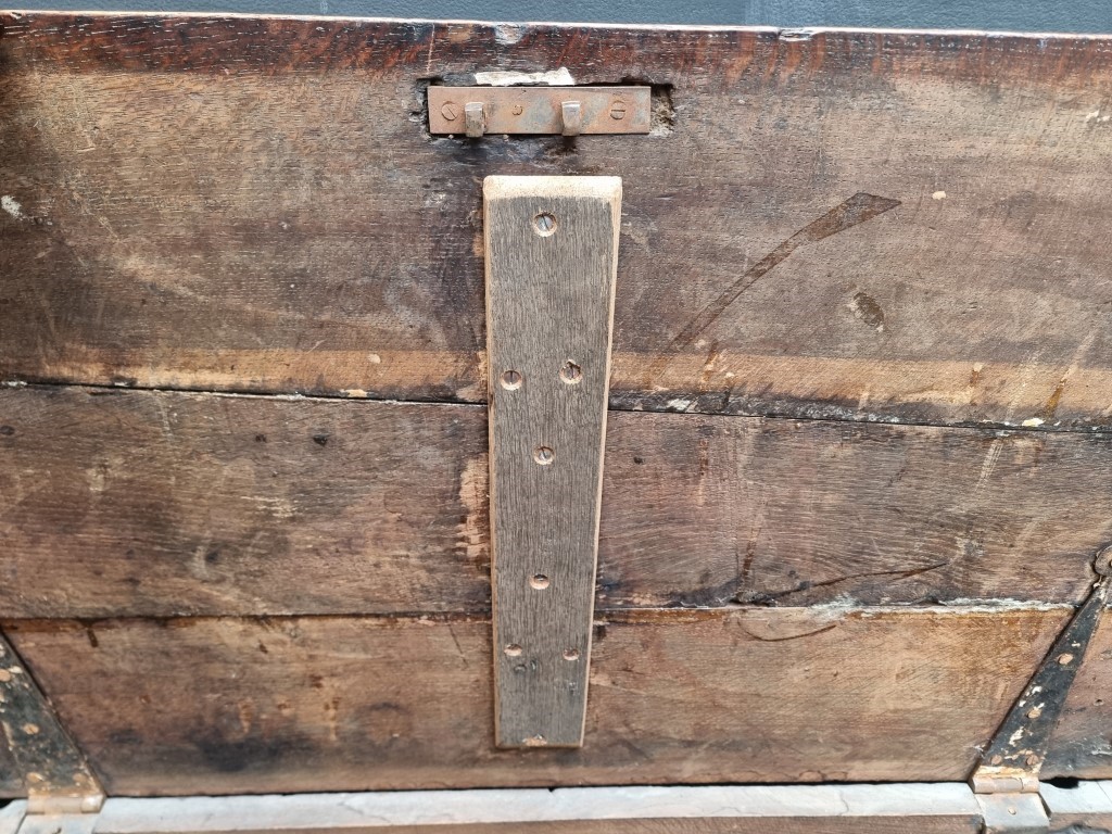 A late 17th century panelled oak and parquetry mule chest, 129.5cm wide. - Image 8 of 11