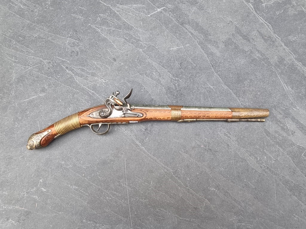 A reproduction flintlock musket; together with two similar pistols. (3) - Image 10 of 14