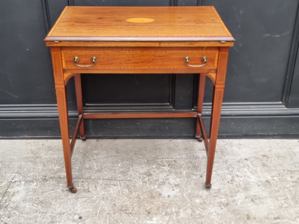 An Edwardian mahogany and inlaid writing desk, with foldover top, 69cm wide. - Image 2 of 8