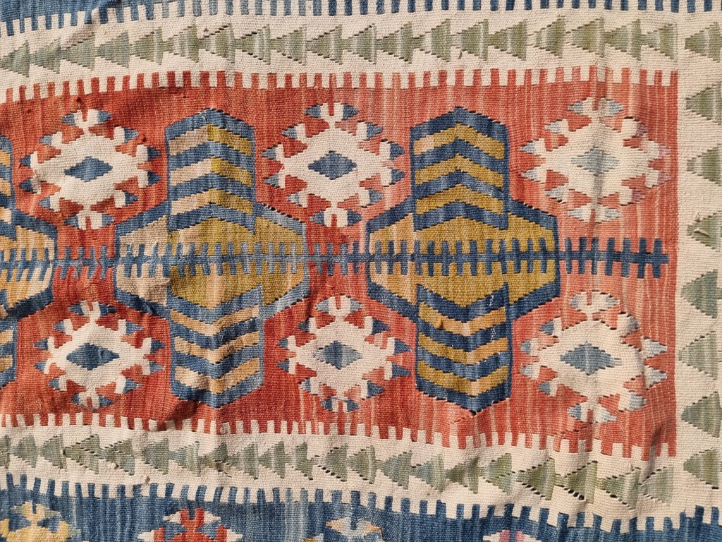 A Kelim flatweave rug, 194 x 113cm. - Image 3 of 4