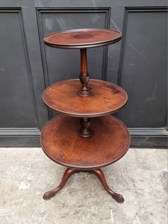 A George III mahogany dumb waiter.