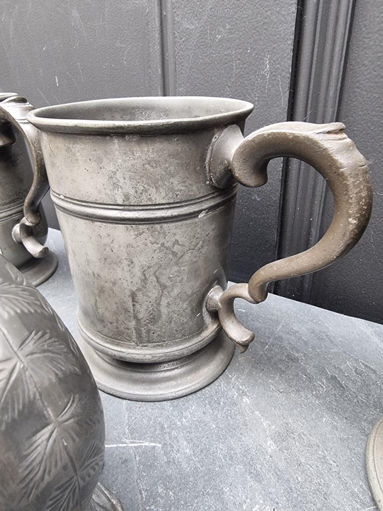 A collection of antique pewter, to include a large charger, dated 1784, 42.5cm diameter; and a - Bild 4 aus 5