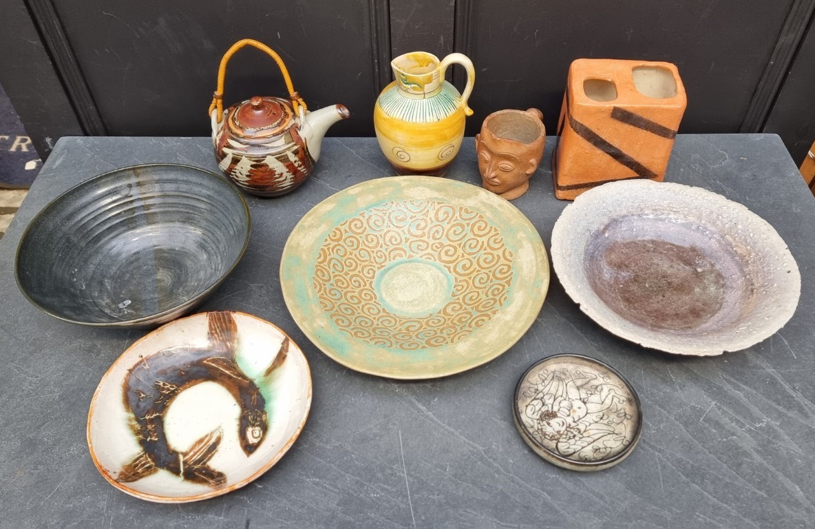 Studio Pottery: a mixed group of items. (9)