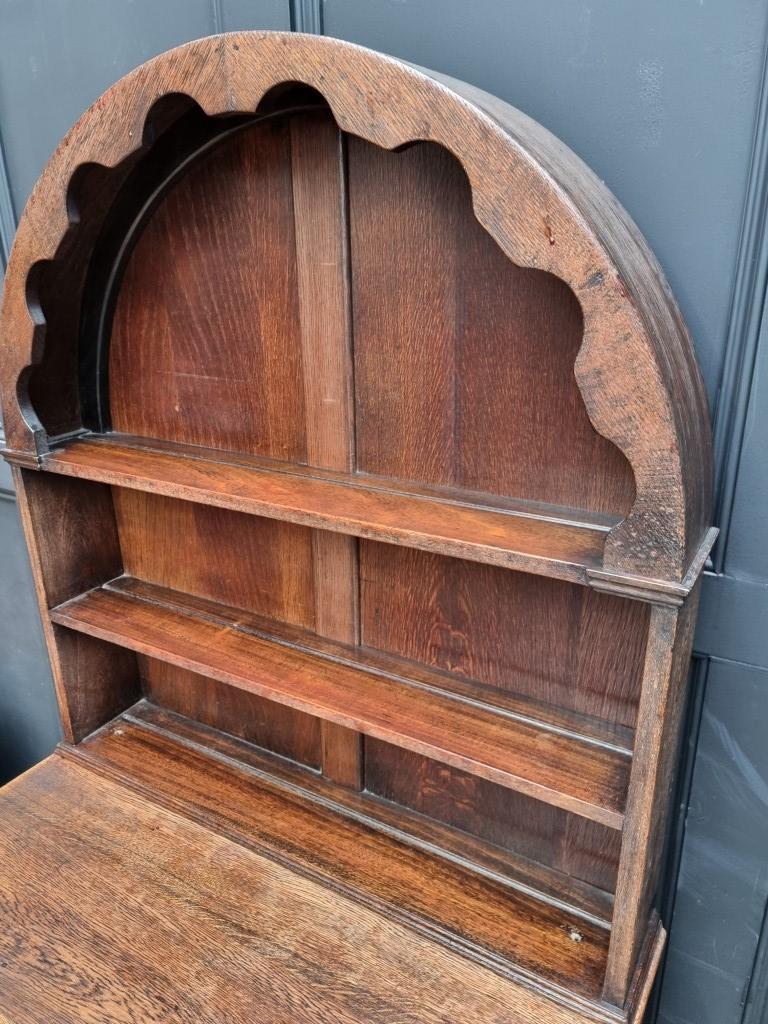 A small reproduction oak dresser and dome top rack, 91.5cm wide. - Image 3 of 5