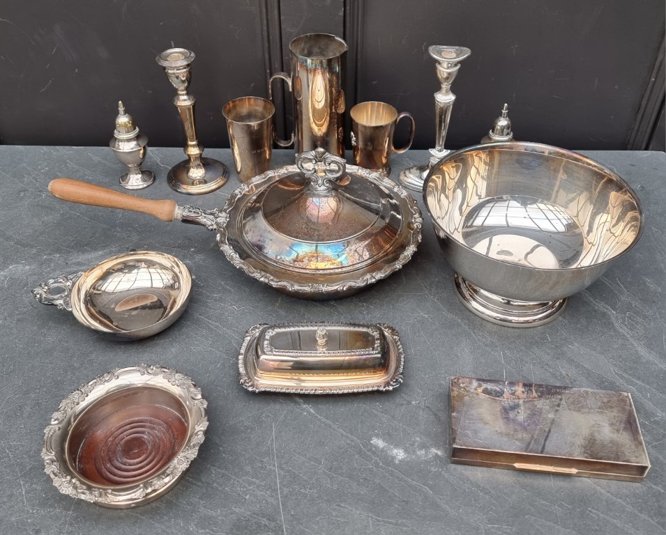 A collection of silver plate.