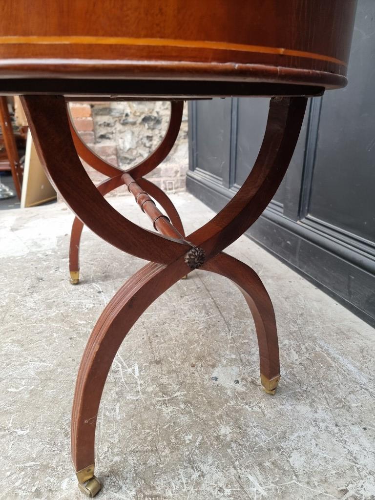 A reproduction mahogany and line inlaid kidney shaped desk, 99cm wide. - Image 6 of 7