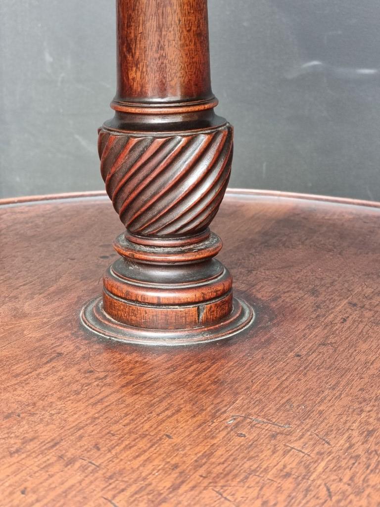 A George III mahogany dumb waiter. - Image 4 of 4