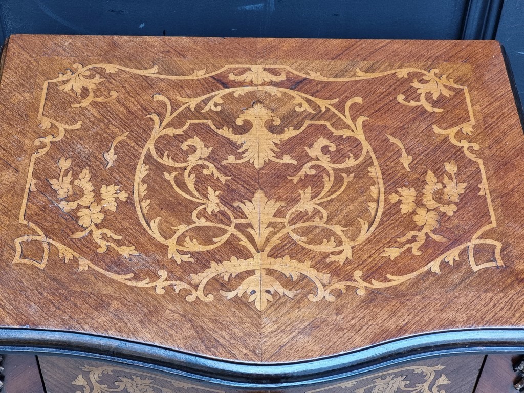 A 19th century Continental walnut gueridon, 48cm wide. - Image 2 of 5